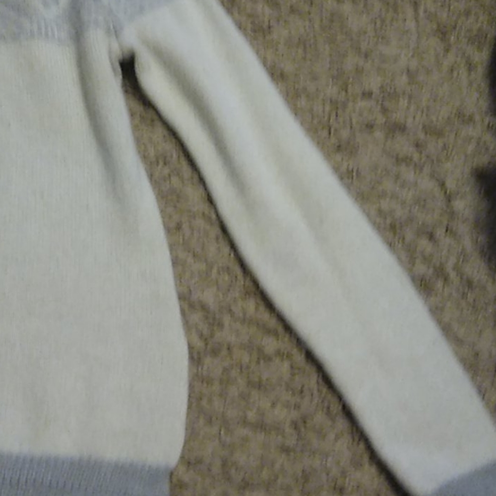 Sweater - Picture 4 of 4